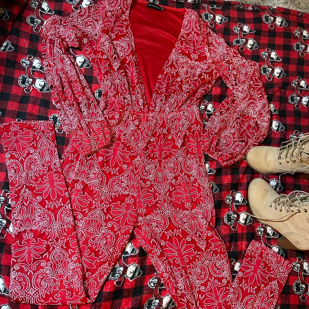 Pretty little thing jumpsuit 

Please checkout my other items!